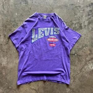 Vintage 80s/90s purple Levi's T-shirt Size large (21.5x27.75)